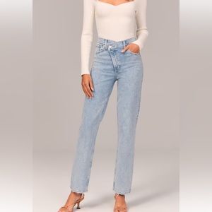 Abercrombie & Fitch - The ‘90s Straight Ultra High Rise